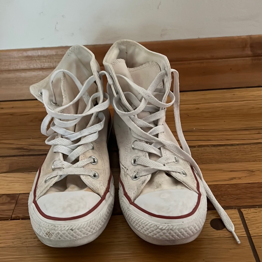 Converse Chuck Taylor High Tops Womens size 7 good condition